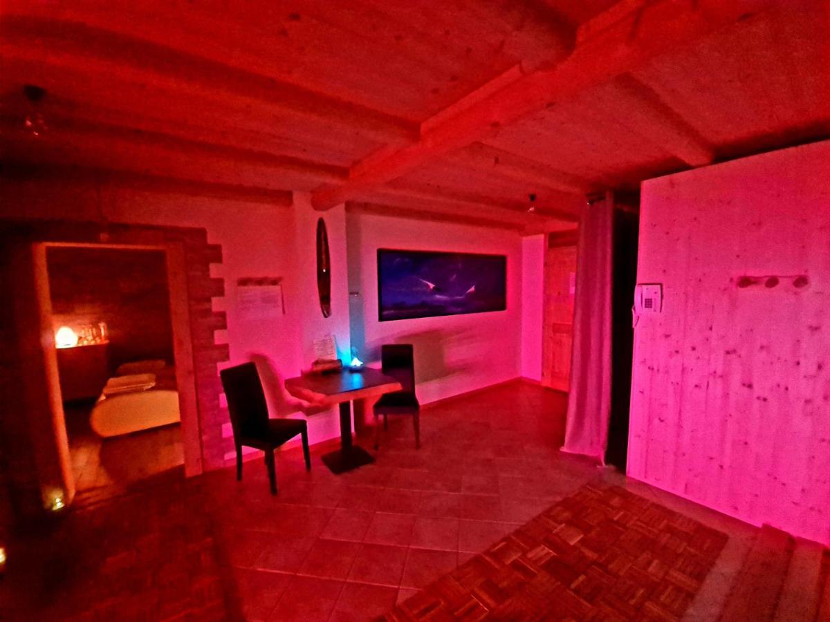 Chalet Chapeau Rar Castel Condino Eksteriør billede
