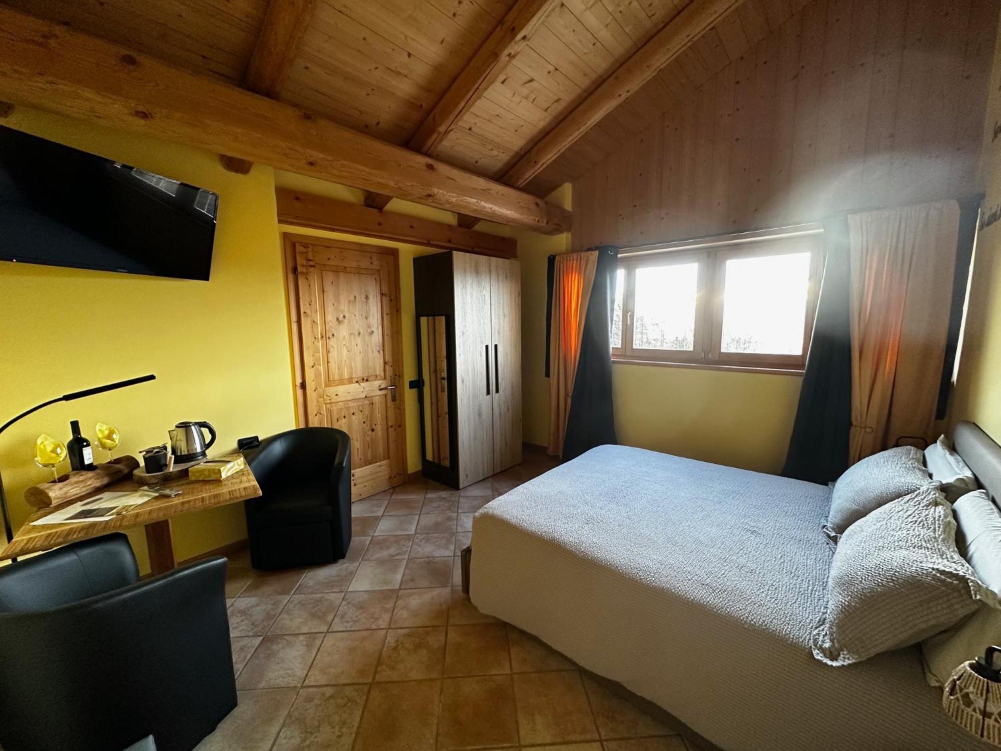 Chalet Chapeau Rar Castel Condino Eksteriør billede